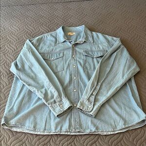 🐢 Turtle Bay Light Wash Denim Pearl Snap Button Down Shirt